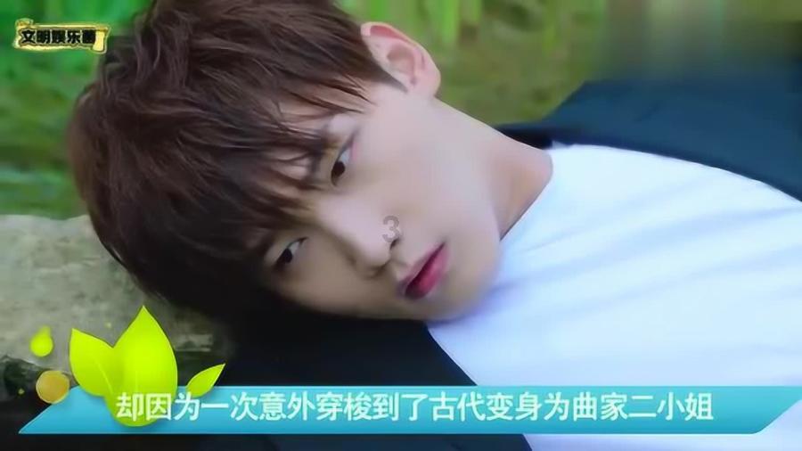 杨幂腊八节分享一组美照，黑色穿搭展现松弛迷人状态