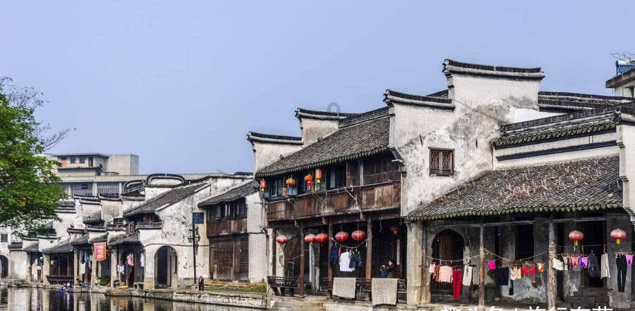 笑脸球的冒险之旅